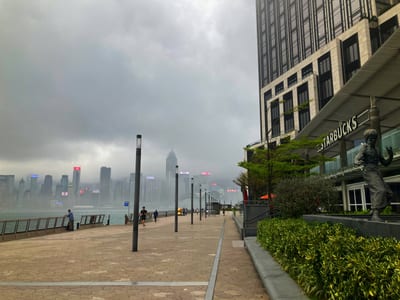 The Hong Kong promenade, the harbour and the skyline lost in fog